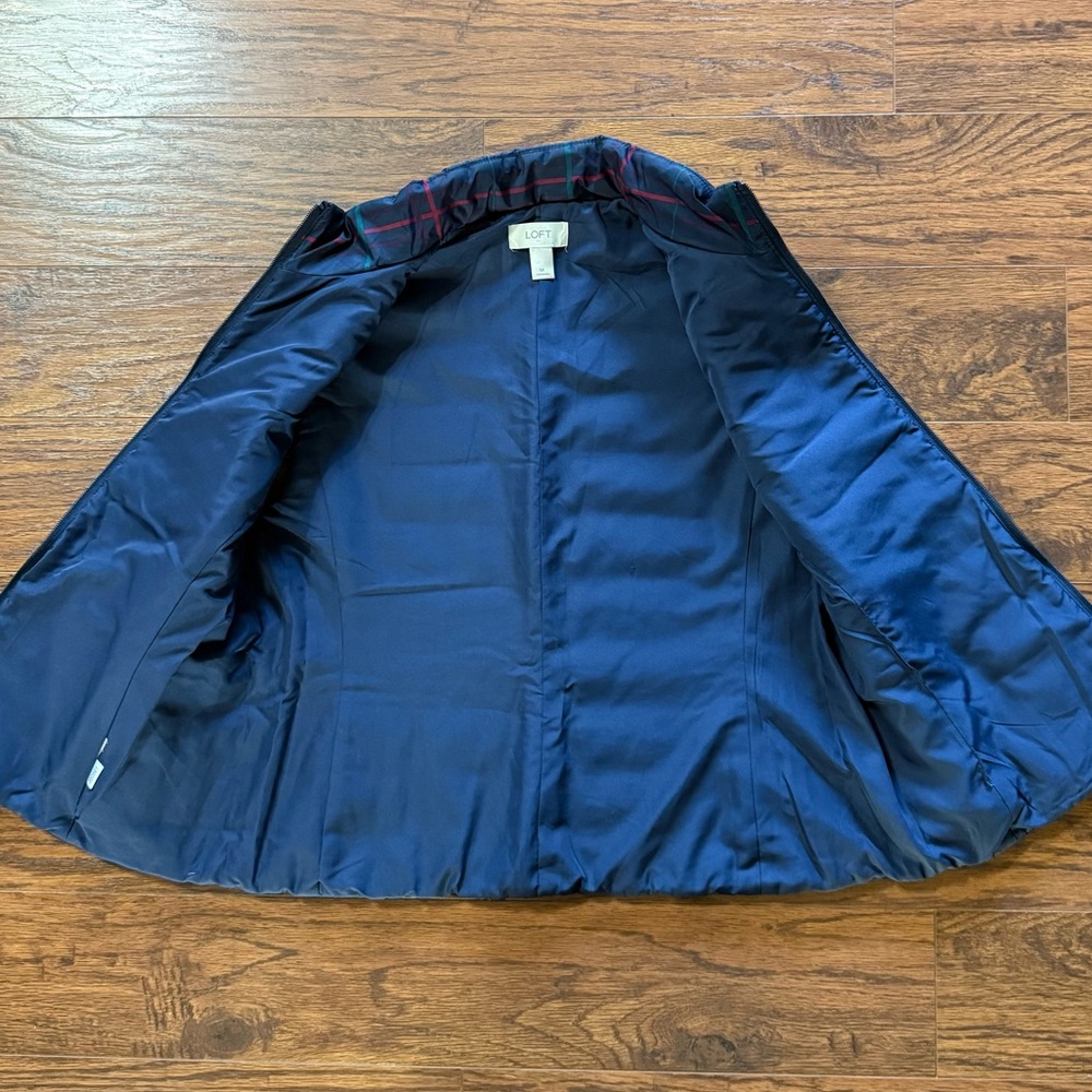 Loft Navy Plaid Puffer Vest Size Medium - Picture 4 of 6